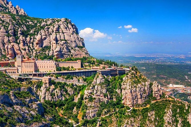 Sagrada Familia & Montserrat Small Group Tour With Hotel Pick-Up