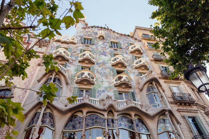 Sagrada Familia & Surroundings Private Tour With Local Guide