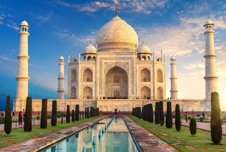 Same Day Taj Mahal & Agra Fort By Car From Delhi