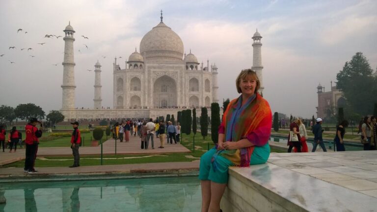 Same Day Tour of Incredible Taj Mahal From Delhi By Car