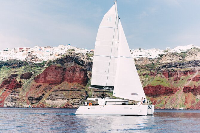Santorini Oia: All-Inclusive Classic Day Shared Catamaran Cruise