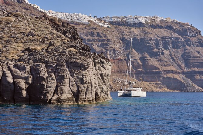 Santorini: Private Caldera Catamaran Cruise With Meal and Drinks