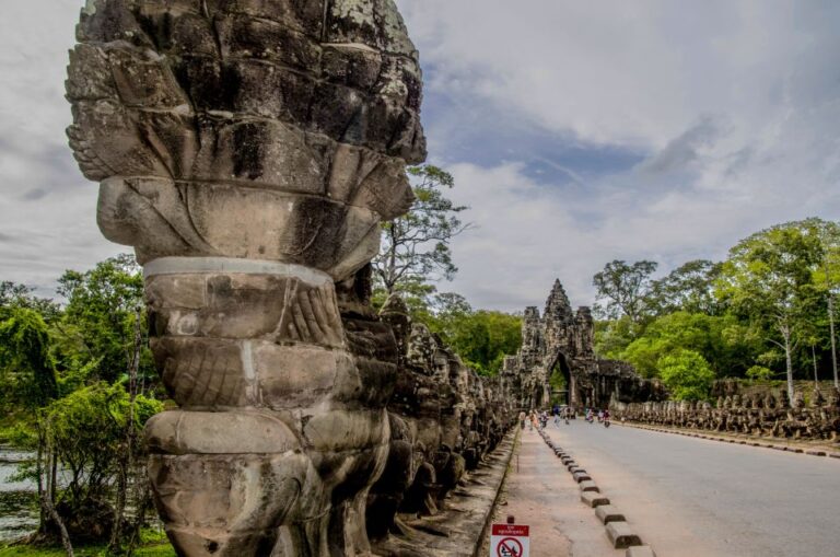 Seat-In-Coach: Small Circuit Tour With Sunrise at Angkor Wat