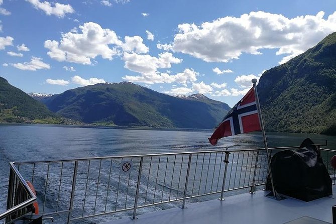 Self-Guided Day Tour – Premium Nærøyfjord Cruise & Flåm Railway