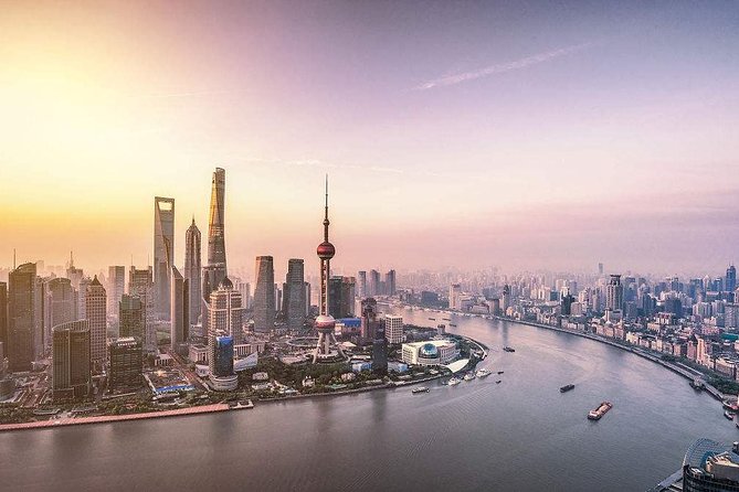 Shanghai Private Tour With River Cruise, Shanghai Tower, and Lunch or Dinner