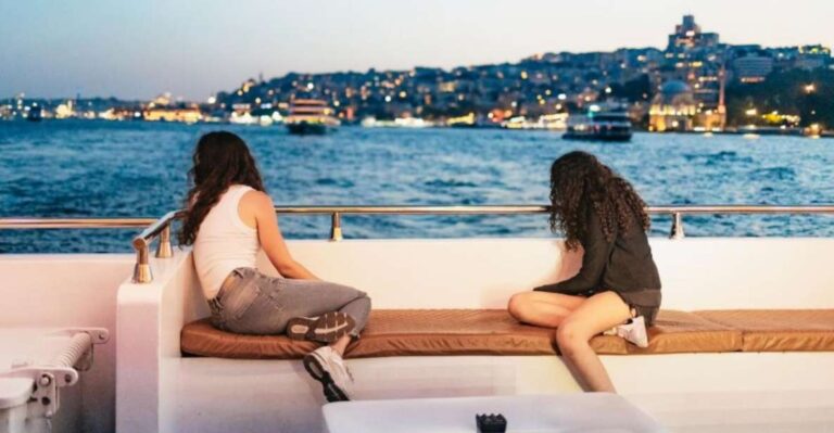 Sharm El Sheikh: Dinner Cruise on a Luxury Yacht With Show