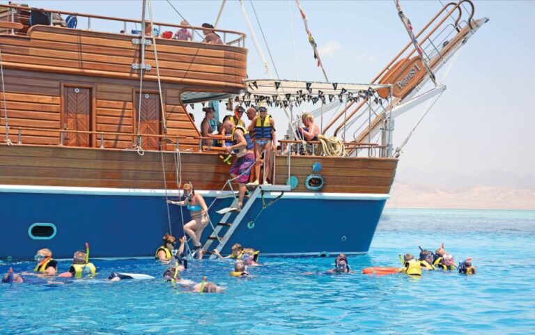 Sharm: Pirates Sailing Boat to Ras Mohammed & Buffet Lunch