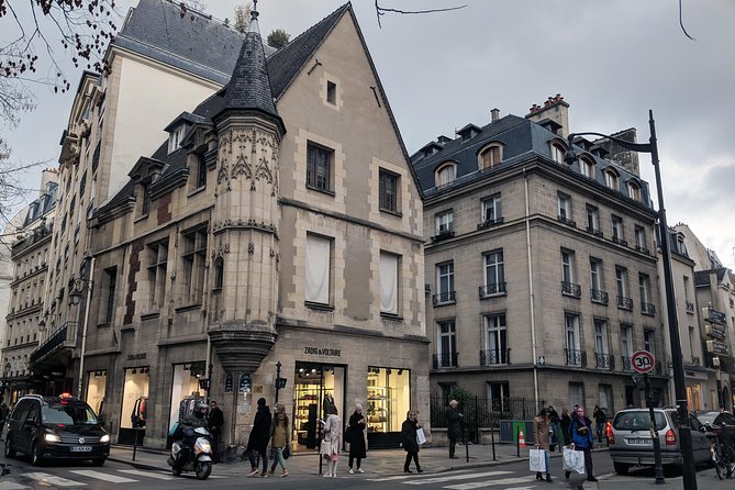 Shopping in Paris: Small-Group Fashion and Fragrance Insider Tour in the Marais