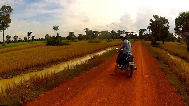Siem Reap: 6-Hour Easy Rider Motorbike Tour