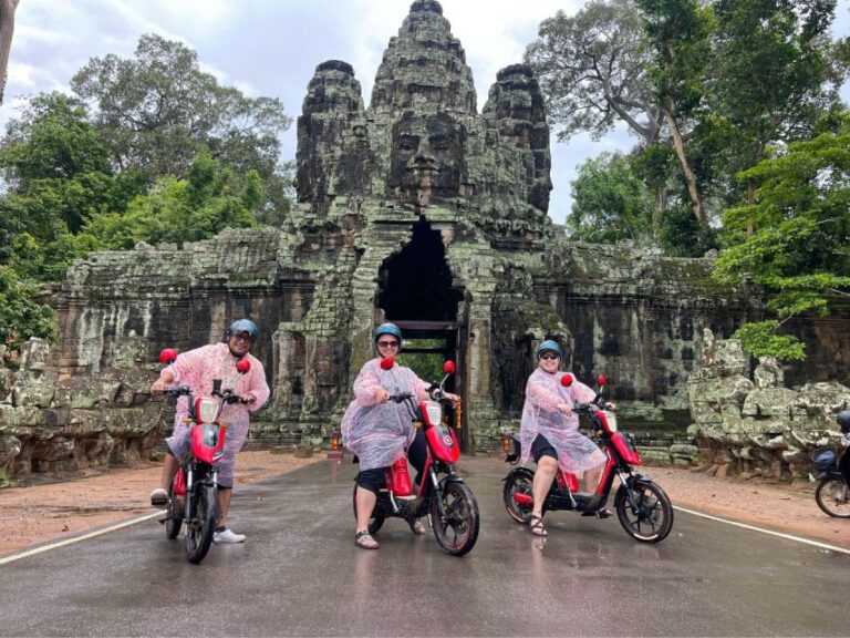 Siem Reap: Angkor Wat Sunrise E-bike Small Group Tour