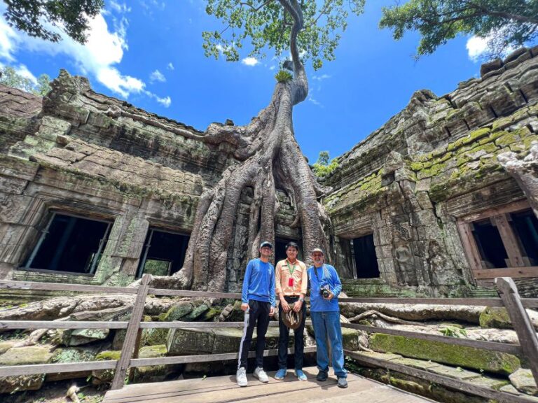 Siem Reap: Angkor Wat Sunrise Tour via Tuk Tuk & Breakfast