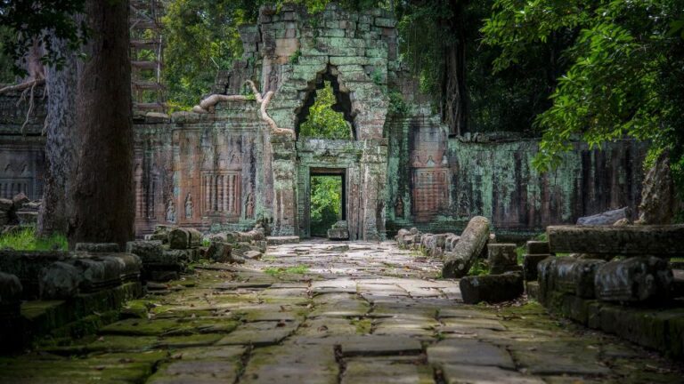 Siem Reap: Angkor Wat Temples & Phnom Kulen Park 3-Day Tour