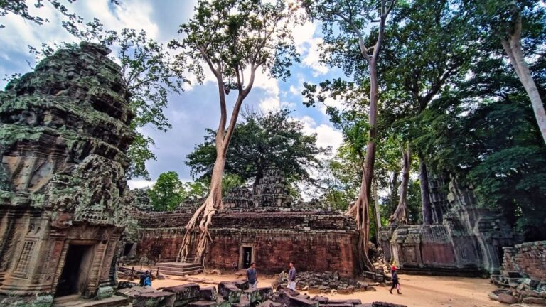 Siem Reap : Angkor Wat Tour on a Vespa