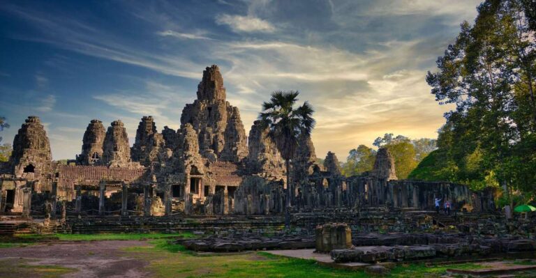 Siem Reap: Small Circuit Tour by Mini Van With English Guide