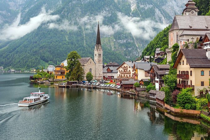 Sightseeing Transfers From Vienna to Salzburg With a 4-Hours Stop in Hallstatt