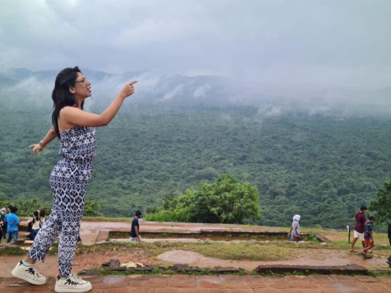 Sigiriya and Minneriya National Park Day Tour From Negombo