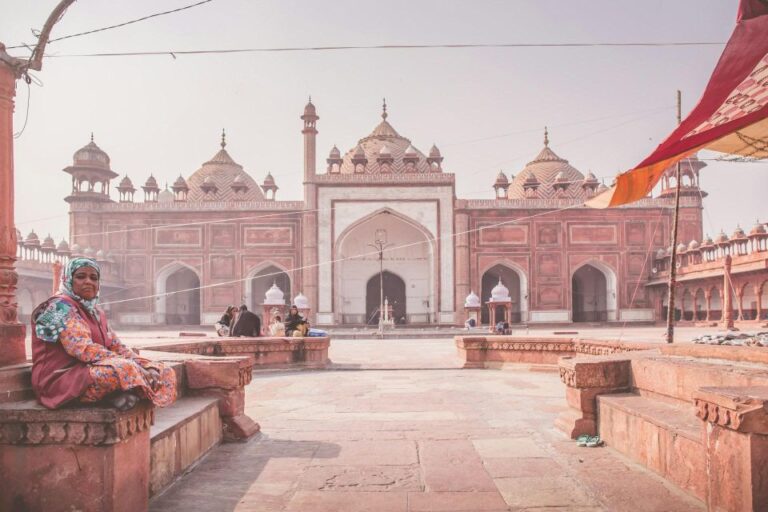 Skip-The-Line Taj Mahal Sunrise Tour From Delhi by Car