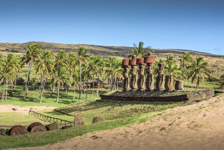 Small Group (8 PAX) / Cruise Ships Tours at Easter Island