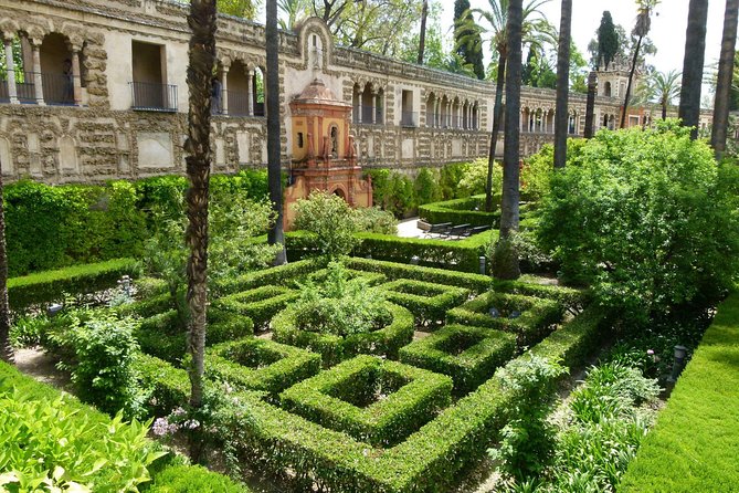 Small-Group Alcazar of Seville Guided Tour With Entry Ticket