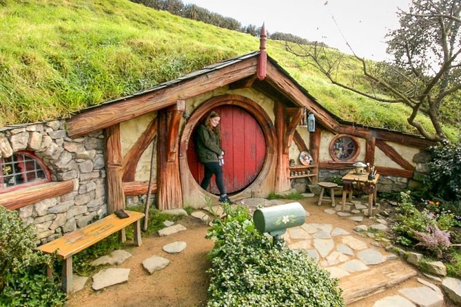 Small-Group Hobbiton Movie Set Tour From Auckland With Lunch