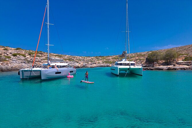 Small-Group Luxury Catamaran Cruise to Dia Island (Mar )