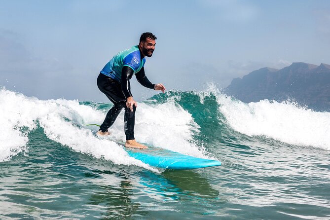 Surf Lesson for Beginners in Famara: Introduction in Surfing