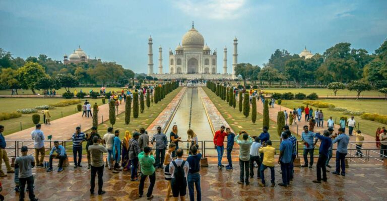 Taj Mahal: Shared Group Tour With Transfer From New Delhi