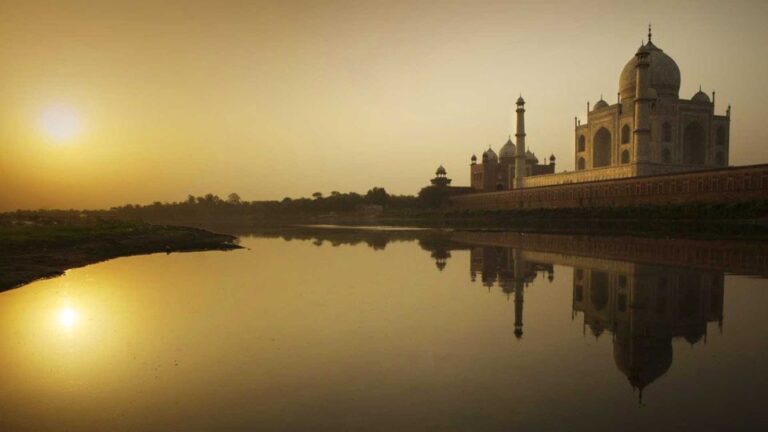 Taj Mahal Sunrise and Agra Fort Tour From Jaipur