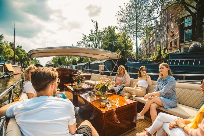 The Ultimate Amsterdam Canal Cruise – 2hr – Small Group With Drinks & Snacks