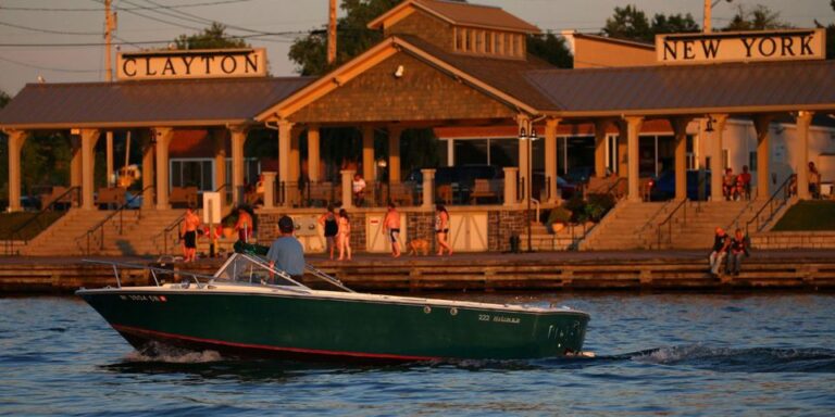 Thousand Islands: Sunset Cruise on St. Lawrence River
