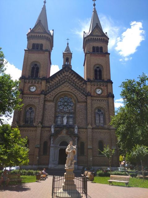 Timisoara: Dream Tour in Fabric Neighborhood - Neighborhood Highlights and Exploration