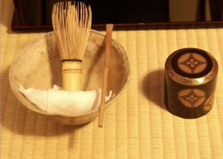 Tokyo:Tea Ceremony Experience at Komaba Warakuan