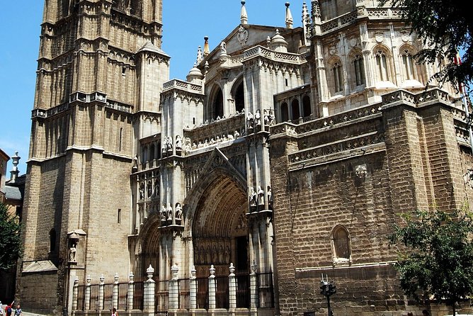 Toledo Tour With Tapas, Wine Tasting and Optional 7 Monuments Access