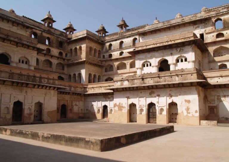 Touristic Highlights of Orchha & Jhansi(Guided Fullday Tour)