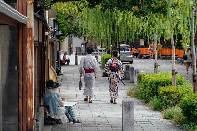 Treasures of Kyoto: Geishas & Traditions Private Tour