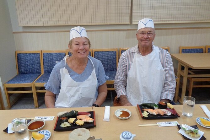 Tsukiji Outer Market and Sushi Making Private Tour