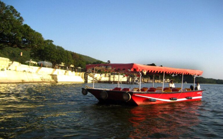 Udaipur Full-Day Private Tour With Boat Ride and Lunch