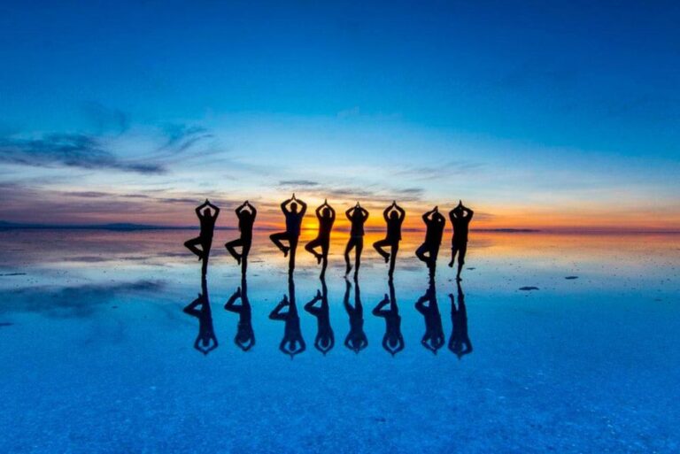 Uyuni: Night of Stars. Sunrise in the Uyuni Salt Flats