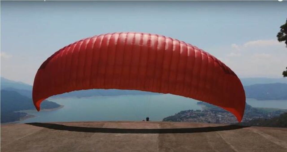 1 valle de bravo paragliding flight Valle De Bravo: Paragliding Flight