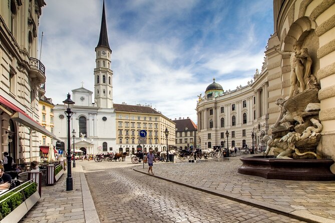 Vienna Scavenger Hunt and Best Landmarks Self-Guided Tour