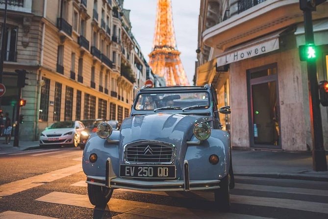 Vintage 2CV Adventure: 1-Hour Paris Highlights Tour