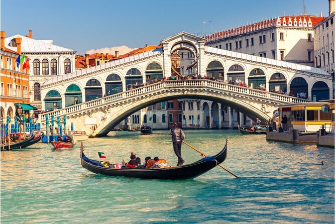 Walking Tour and Enchanting Gondola Journey in Venice