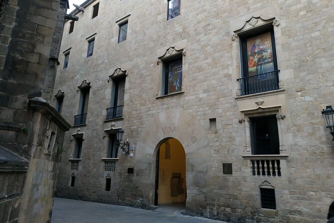 Walking Tour of the Gothic Quarter of Barcelona With Pintxos Tasting
