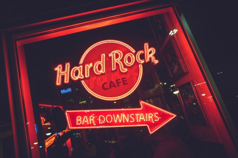 Warsaw: Lunch or Dinner at Hard Rock Cafe With Skip-The-Line