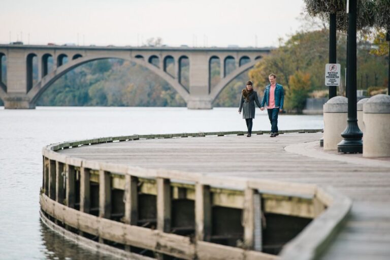 Washington: Romantic Photoshoot in Georgetown Waterfront