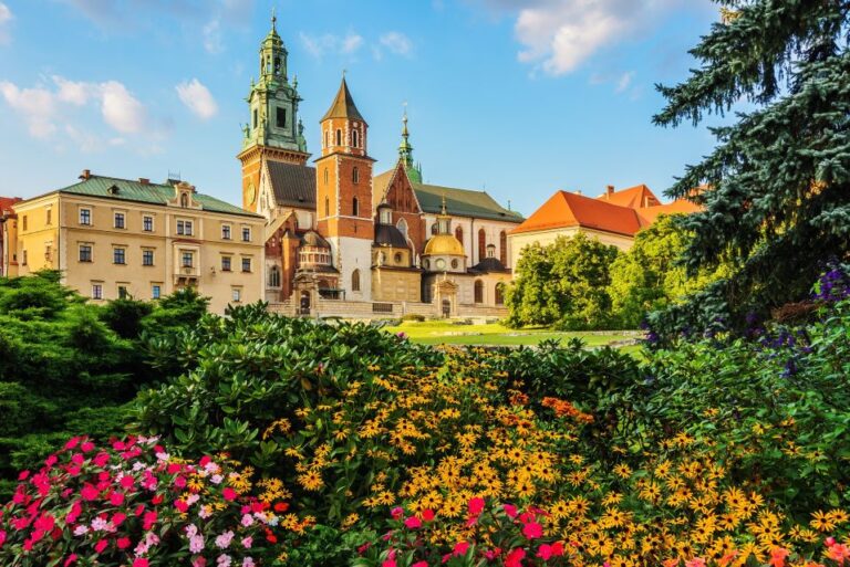 Wawel Castle & Cathedral Skip the Line Small Group Tour
