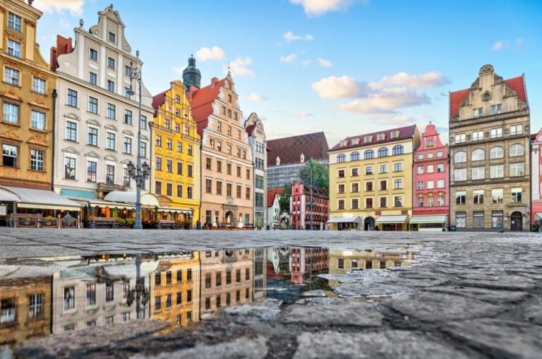 Wroclaw: Express Walk With a Local in 60 Minutes
