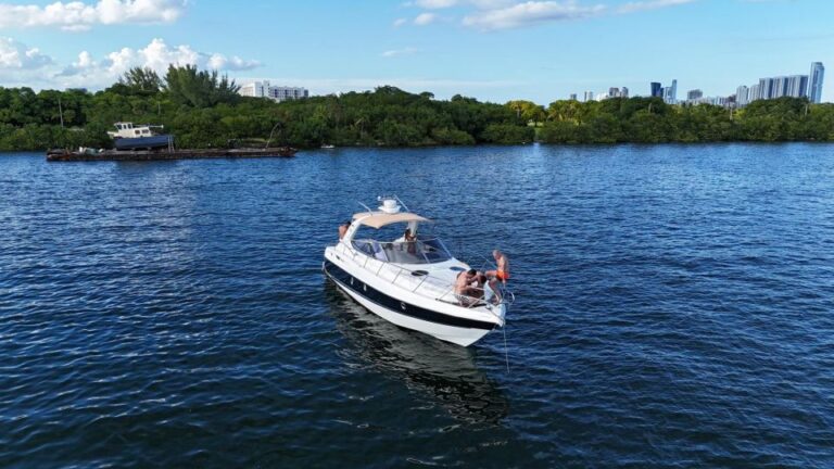 Yacht in Miami for Up to 12 People All-Inclusive