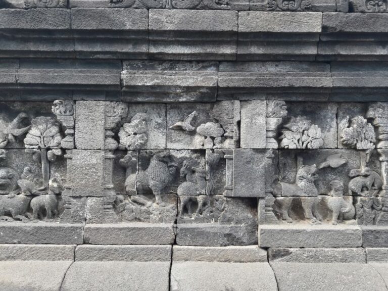Yogyakarta: Borobudur Climb to the Top and Prambanan Tour