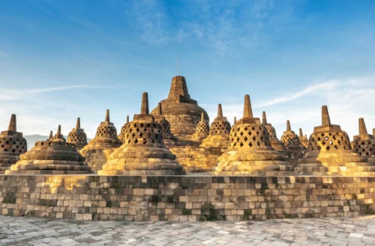 Yogyakarta: Borobudur Sunrise & Prambanan Temple Guided Tour